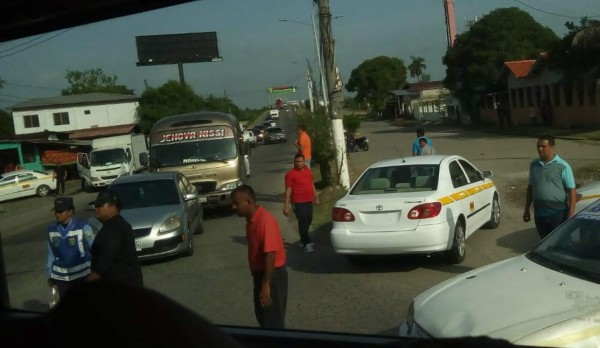 Habilitan vías en El Progreso tras tomas de taxistas