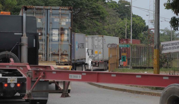 Atrasos y altos cobros asfixian a importadores en Puerto Cortés