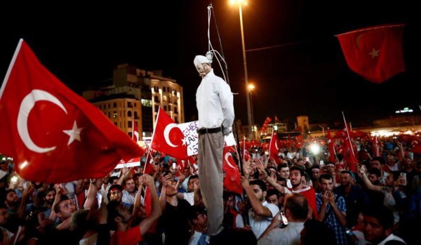 Turquía pide cadena perpetua para el predicador Fethullah Gülen  