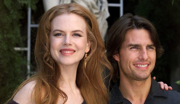 Australian actress Nicole Kidman (L) smiles during a photocall with her husband and actor Tom Cruise (R) at a Paris hotel September 2. Kidman and Cruise are in Paris to promote their film 'Eyes Wide Shut' by the late director Stanley Kubrick.JES/WS