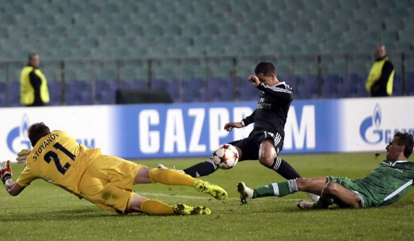 Video: El increíble gol que falló 'Chicharito' Hernández ante Ludogorets