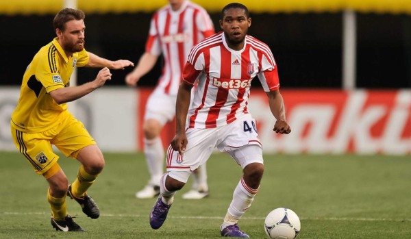 Stoke City cesa vínculos con el hondureño Wilson Palacios