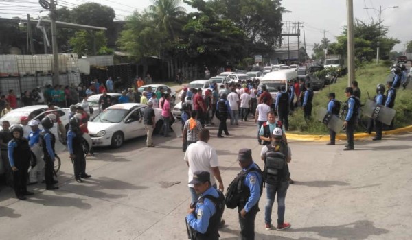 Policía hará uso de la fuerza si bloqueos de carreteras continúan