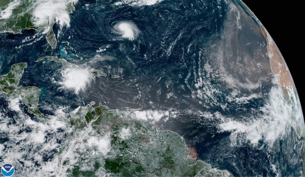 La tormenta tropical Grace azota a Jamaica en su camino hacia México