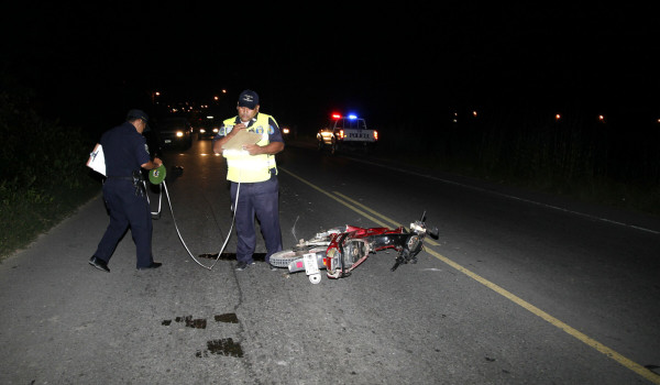 Motociclista muere arrollado por una rastra en La Ceiba