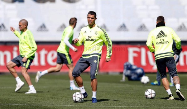 Cristiano Ronaldo completa una parte del entrenamiento mostrando una clara mejoría