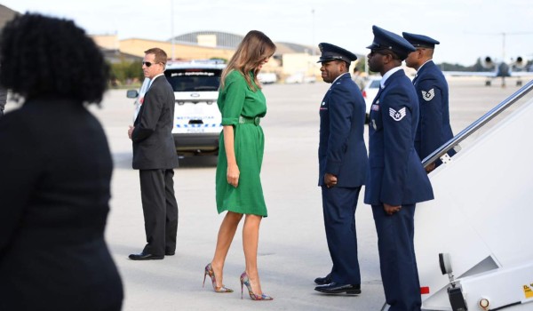 Melania se marcha de Washington tras revelarse infidelidad de Trump