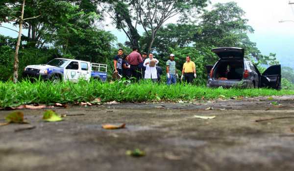 En una camioneta encuentran los cadáveres de tres hombres en San Pedro Sula