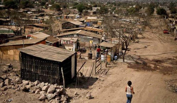Extrema pobreza global bajará por primera vez del 10 % en 2015