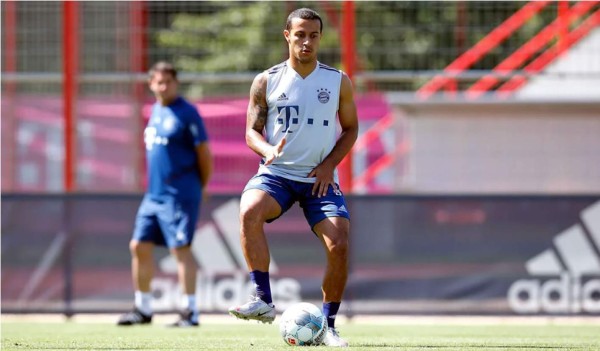 Thiago vuelve a entrenar con el Bayern y podría reaparecer ante Leverkusen