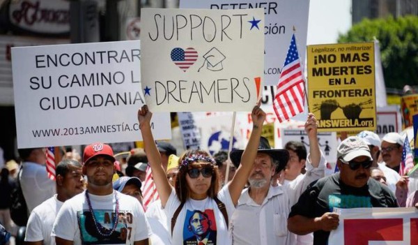 Latinos celebran 50 años de ley de inmigración en EUA