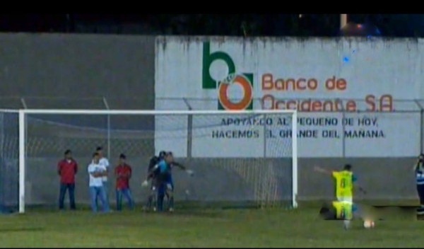 Video: El terrible penal de Jorge Cardona ante Olimpia