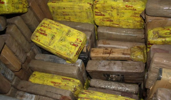 Ejército salvadoreño detiene a 3 guatemaltecos con 219 kilogramos de cocaína