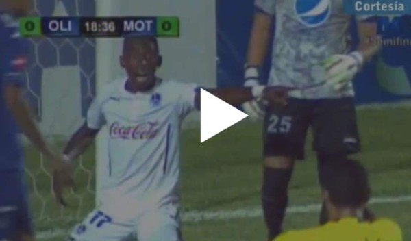 VIDEO: El tremendo fallo de Alberth Elis frente al arco