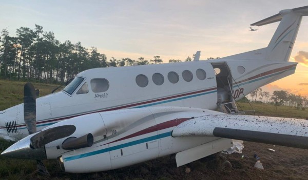 Interceptan avioneta con varios fardos de supuesta droga en Gracias a Dios