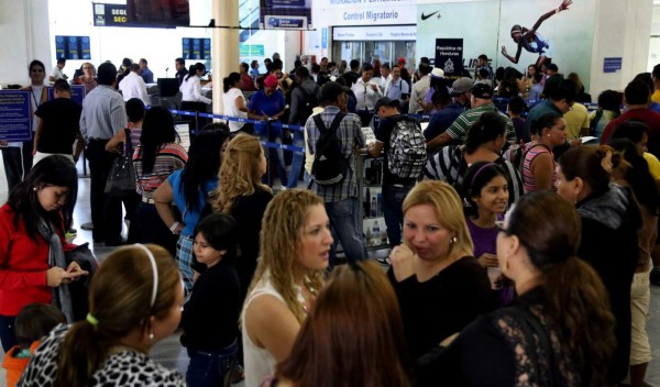 1,500 pasajeros diarios esperan en aeropuerto de San Pedro Sula