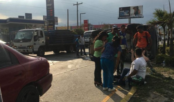 Múltiple colisión en el bulevar del este de San Pedro Sula deja un herido