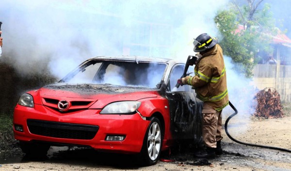 Ladrones roban carro para después quemarlo en San Pedro Sula
