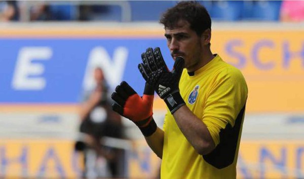 Casillas se estrena con triunfo en el Porto