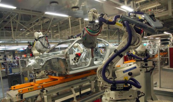 Un robot mata a un hombre en una fábrica de automóviles
