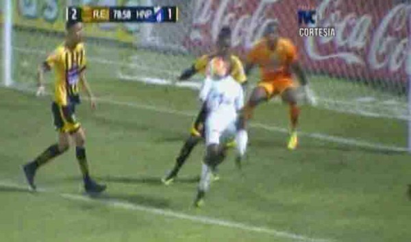 Video: El golazo de chilena del Honduras Progreso ante Real España