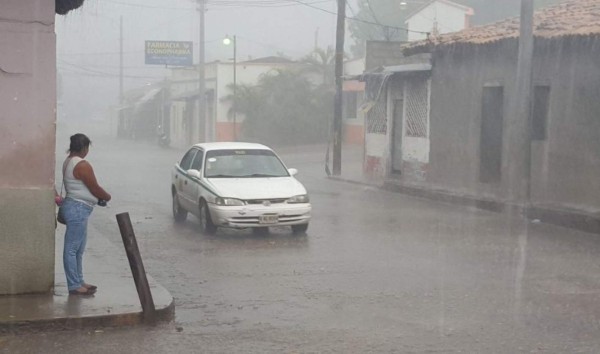 Onda tropical dejará lluvias y chubascos en Honduras durante 48 horas