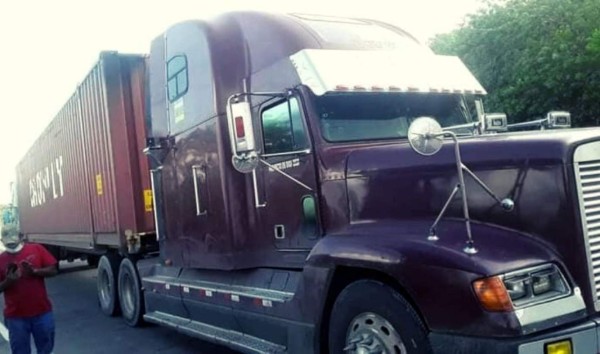 Conductor muere accidentalmente mientras reparaba su camión en Potrerillos