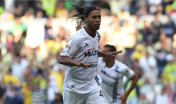Ronaldinho: 'Me ovacionó el Bernabéu y el Azteca, nunca lo olvidaré'