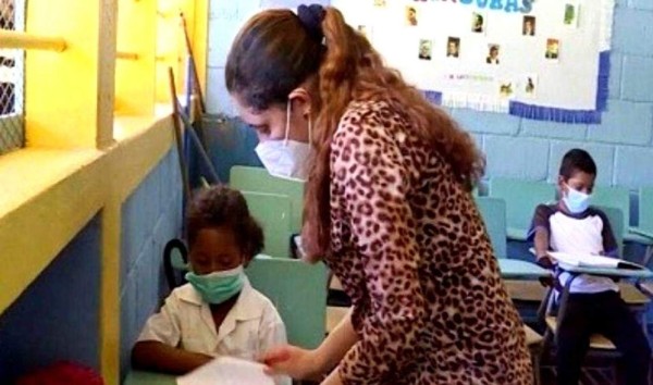 Docentes inmunizados podrán iniciar clases semipresenciales en agosto