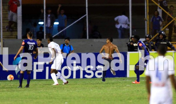 Gol de aficionado de Olimpia -Motagua le da la vuelta al mundo