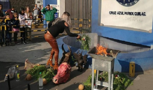 Bruja le hace limpia a club e impacta con las consecuencias