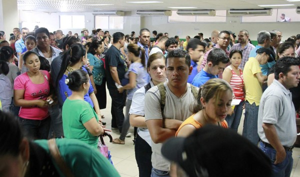 Hasta agua, detergente y cloro les piden a pacientes del IHSS