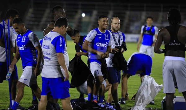Video: Selección de Honduras entrenó en Choloma y recibió muestras de cariño