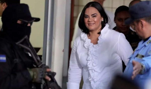 Juicio contra exprimera dama Rosa Elena de Lobo se repetirá en julio