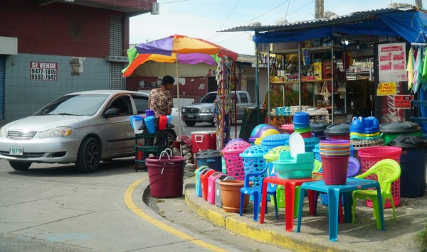 Agobiados por deudas, comerciantes y microempresarios desafían al covid-19