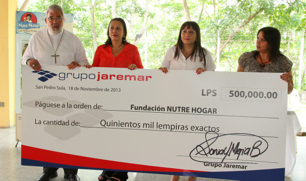 Entregan apoyo económico a fundación Nutre Hogar