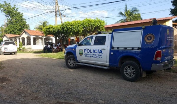 Atentan contra un reconocido profesor cuando iba en su camioneta en Choluteca