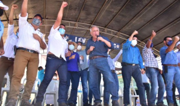 Nacionalistas reciben a Mauricio Oliva en Santa Bárbara