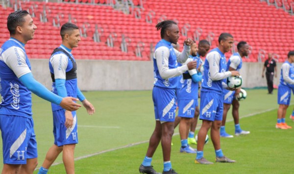 Selección de Honduras entrenó en el Beira-Río y compartió con Tite