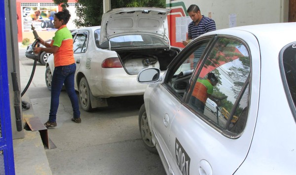 Galón de gas vehicular llega a L29 y tarifas siguen caras