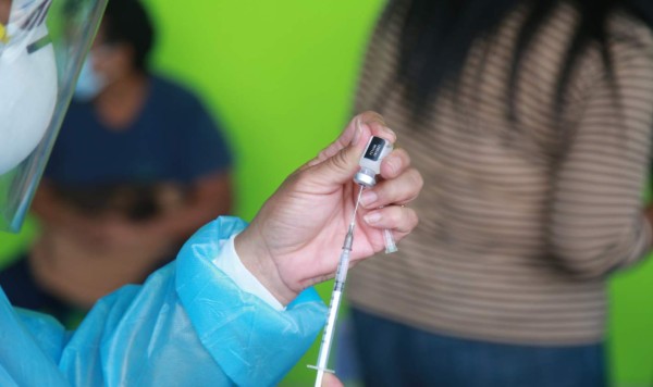 IHSS vacunará contra el covid-19 a empleados del Congreso Nacional