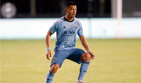 Roger Espinoza renueva su contrato con el Sporting Kansas City