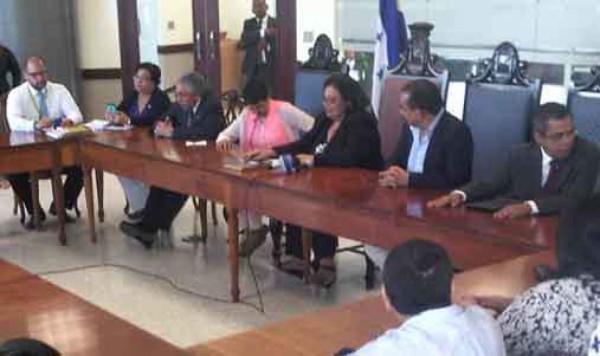 La rectora de la Universidad Nacional Autónoma de Honduras (Unah), Julieta Castellanos, durante una conferencia de prensa después de sostener una reunión con el consejo universitario de la máxima casa de estudios.