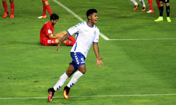 'Choco' Lozano debuta con golazo en nueva temporada con el Tenerife