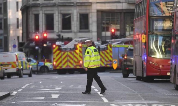 La policía trata como ataque terrorista el incidente en el puente de Londres