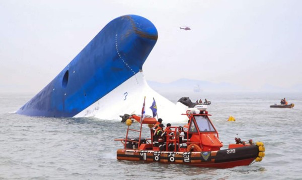 Seis muertos y 290 desaparecidos en naufragio de un ferry surcoreano