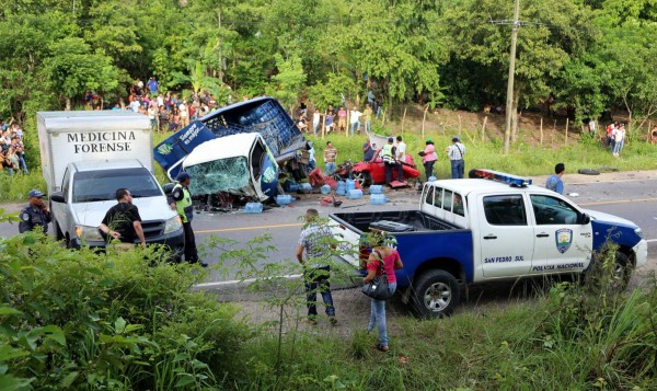 Seis muertos deja accidente vehicular por rebasar en Potrerillos