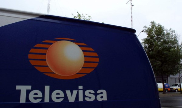 Dejan dos cabezas humanas frente a Televisa