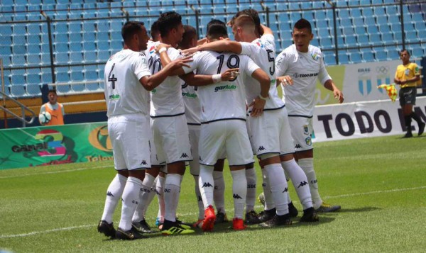 Video: El terrible error de Menjívar que provocó el gol de Comunicaciones ante Olimpia