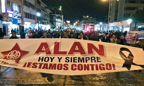 Supporters of Peruvian ex-president Alan Garcia carry a banner reading 'Now and forever we are with you!' as they march in the main street of the Andean city of Huancayo, 350 kilometers east of Lima, Peru, on April 17, 2019, after he shoot himself in the head at his home as police were about to arrest him in a sprawling corruption case. - Garcia, who was president from 1985-90 and again from 2006-11, died in hospital on Wednesday after shooting himself in the head at his home as police were about to arrest him over the graft investigation. He was suspected of having taken bribes from Brazilian construction giant Odebrecht in return for large-scale public works contracts (Photo by Cris BOURONCLE / AFP)